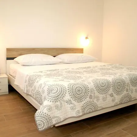 Daire Apartman 3 Sorelle Murter