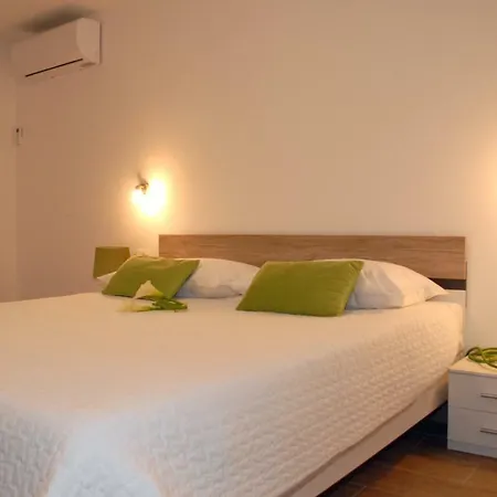 Daire Apartman 3 Sorelle Murter